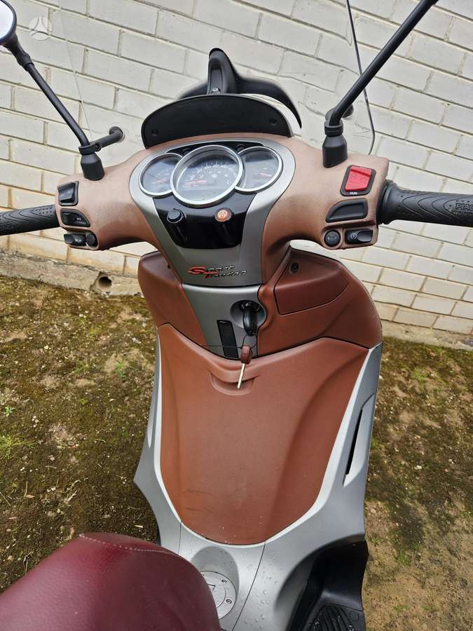 Piaggio Beverly 350cc, мотороллеры / мопеды