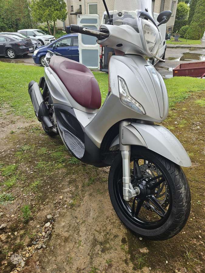 Piaggio Beverly 350cc, scooters / mopeds