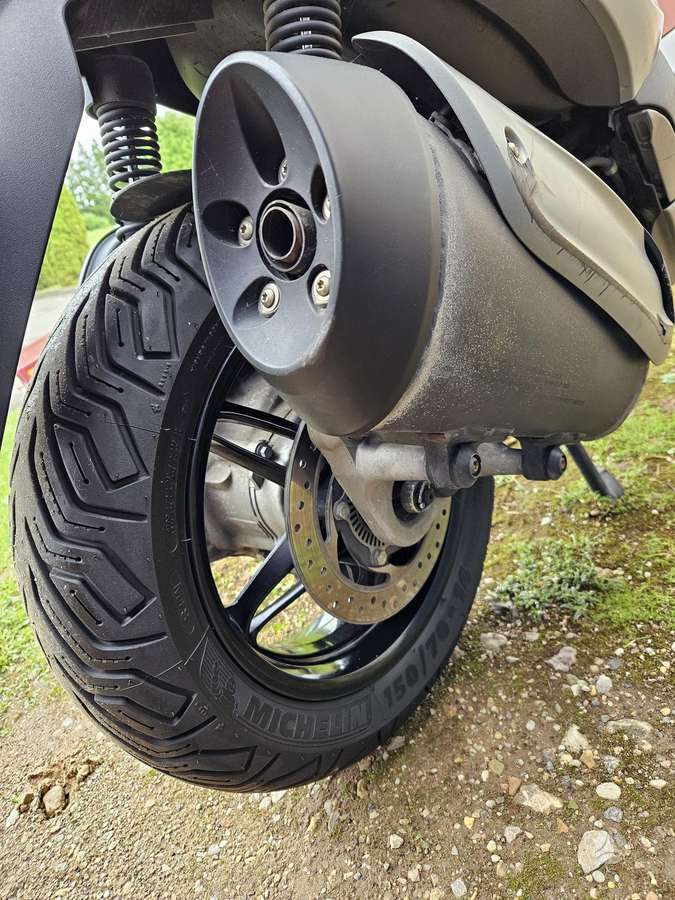 Piaggio Beverly 350cc, scooters / mopeds