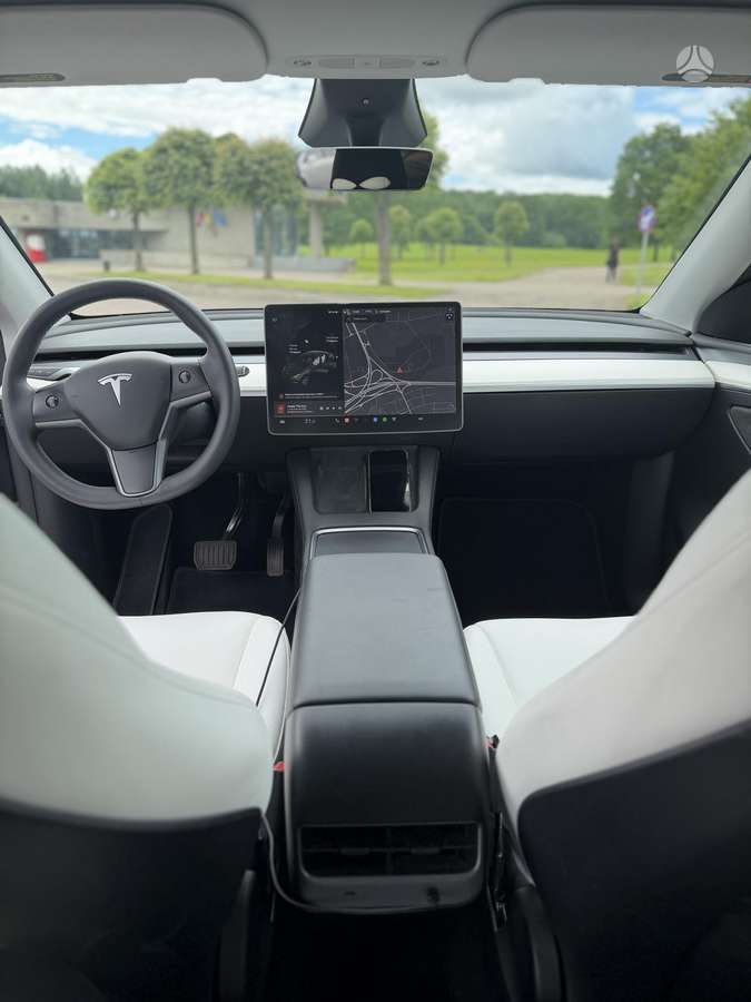 Tesla Model Y - 5