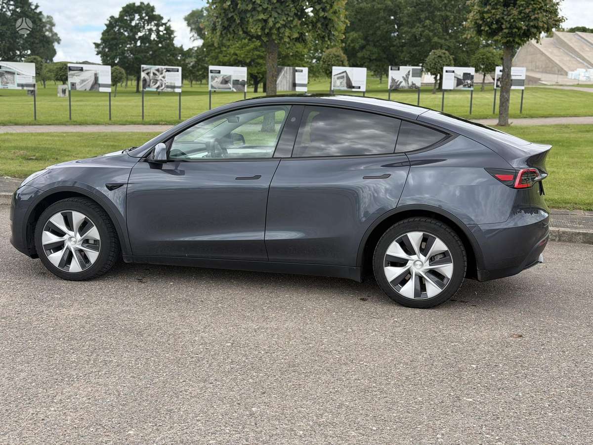 Tesla Model Y - 6