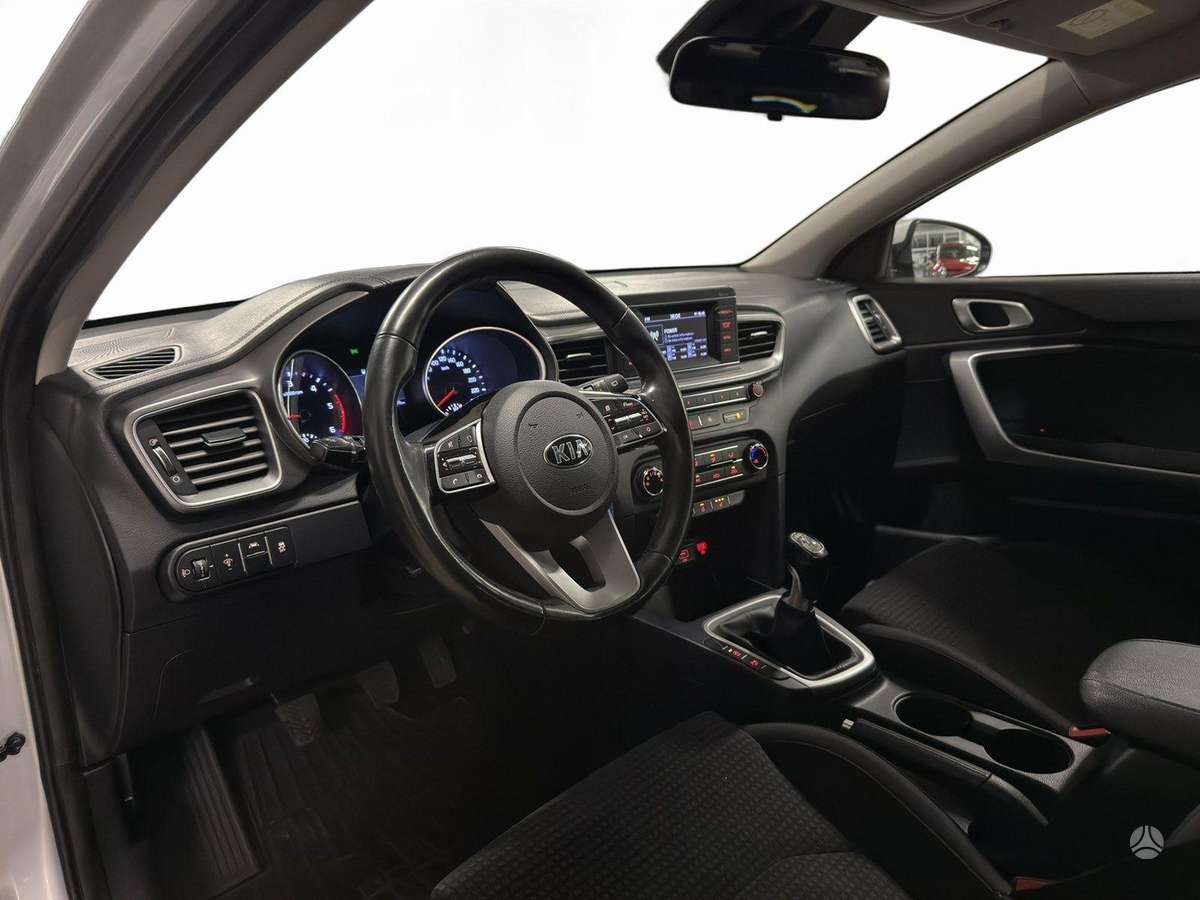 Kia Ceed, 1.6 l., Хэтчбек