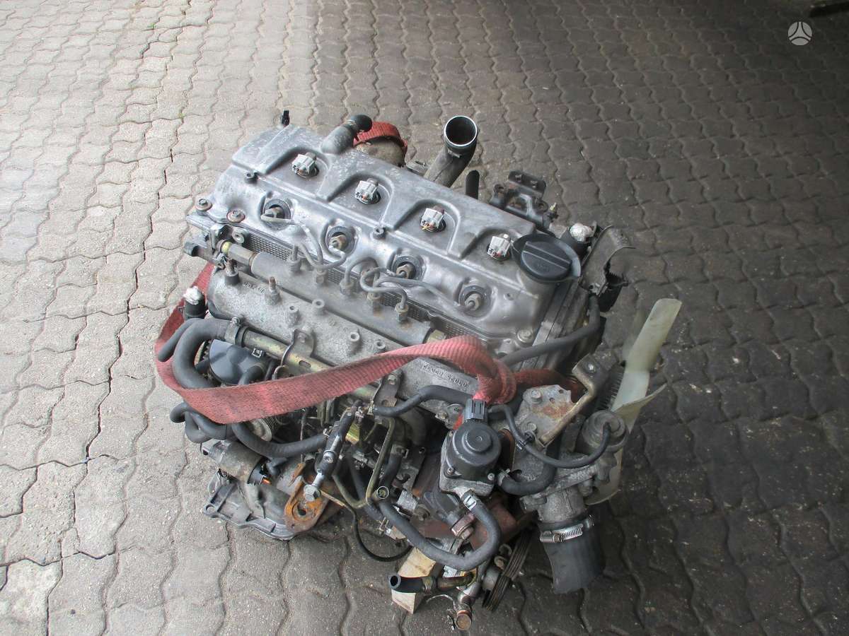 Nissan Pathfinder Variklis 2 5d yd25