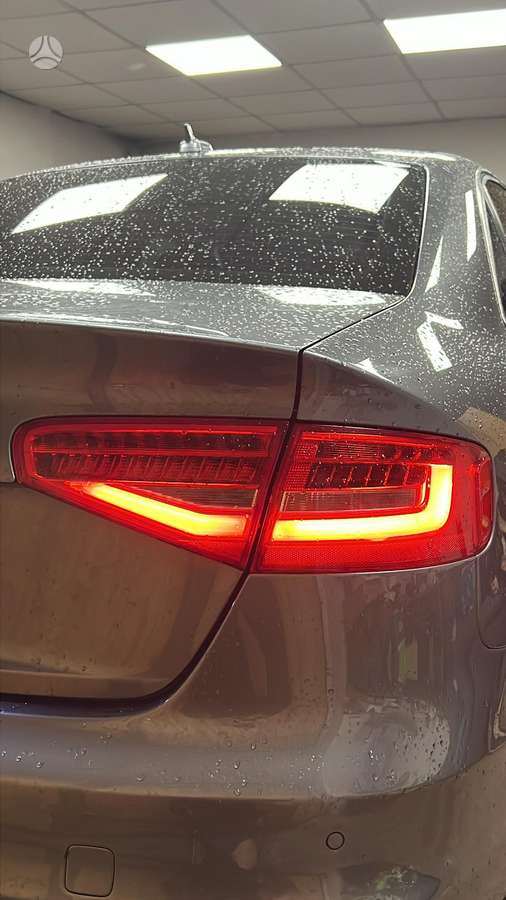 Audi A4, 2.0 l., saloon / sedan