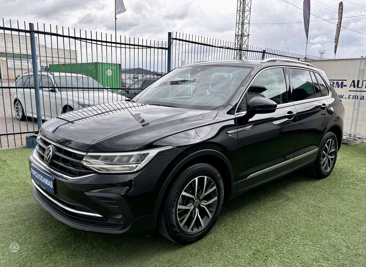 Volkswagen Tiguan - 1