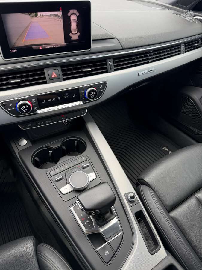 Audi A4, 2.0 l., Седан