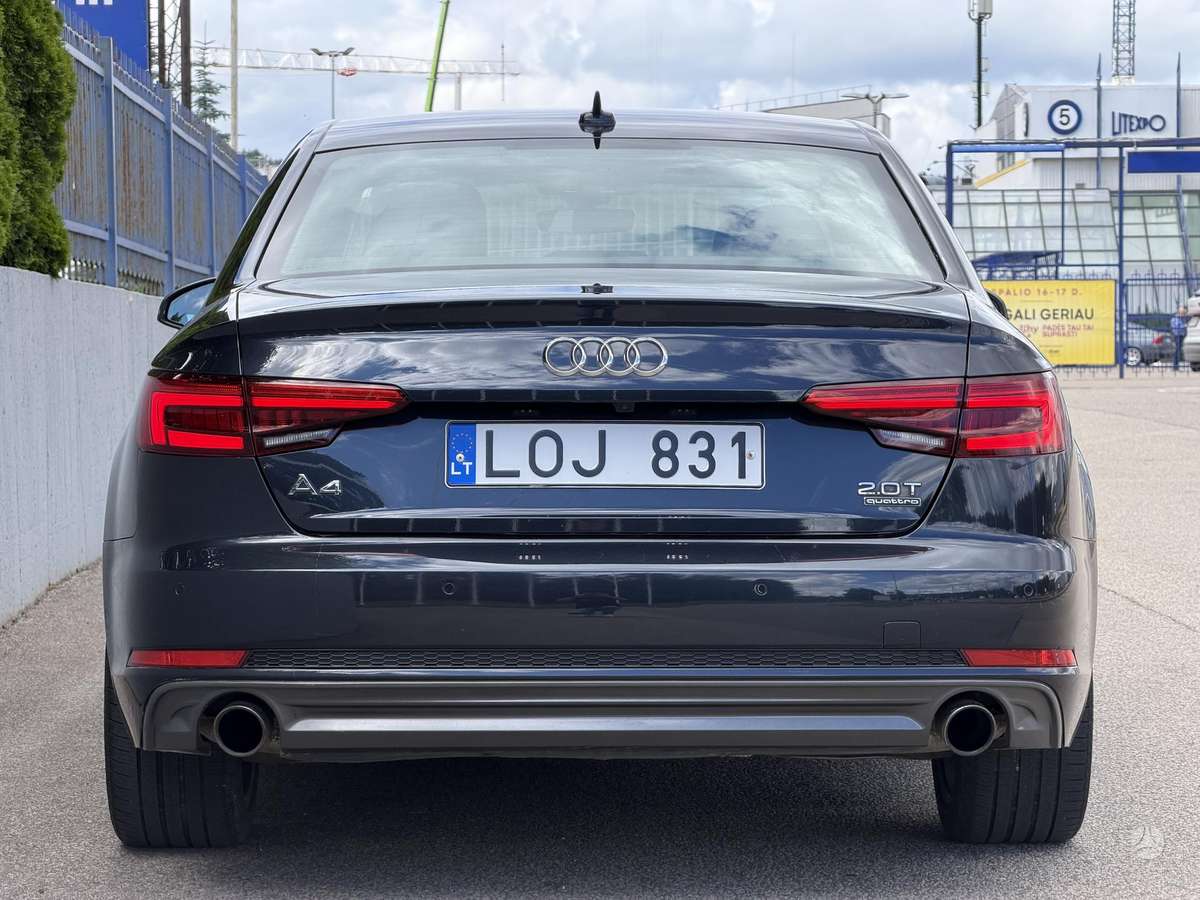 Audi A4, 2.0 l., Седан