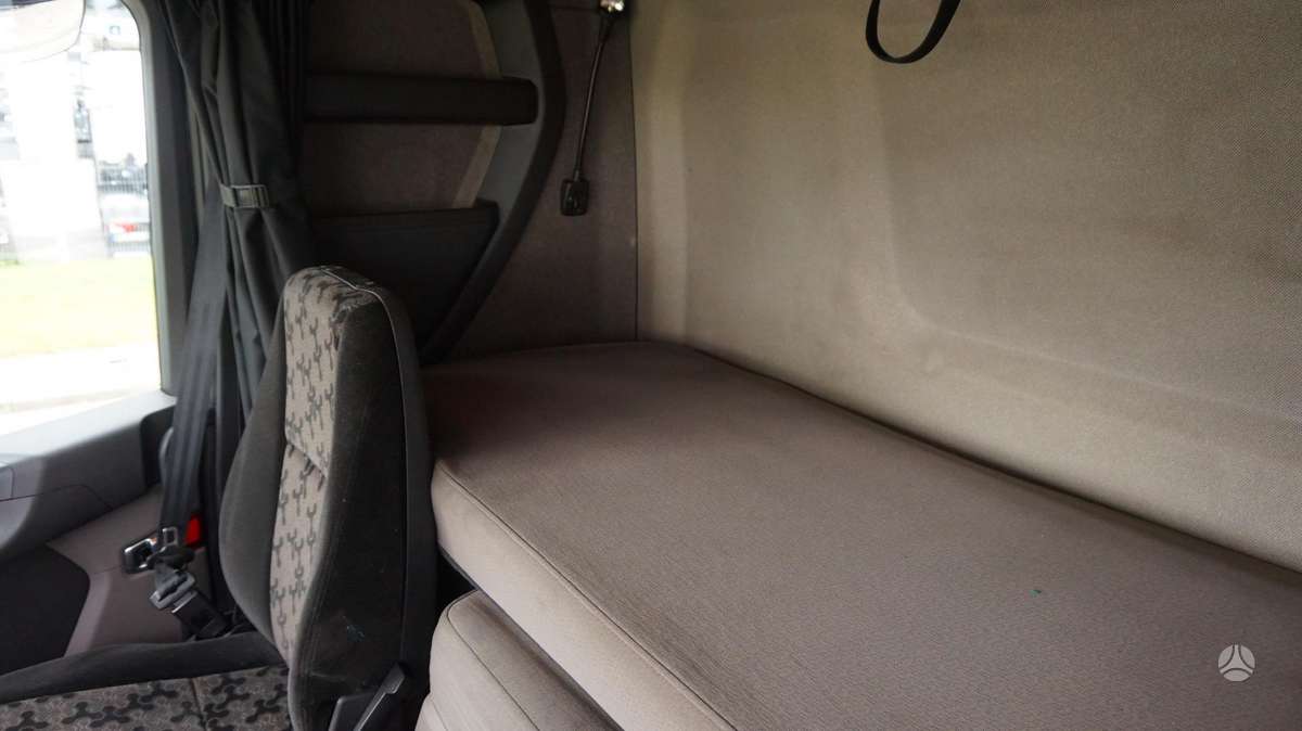 Scania S450 Retarder, бортовые с шторами