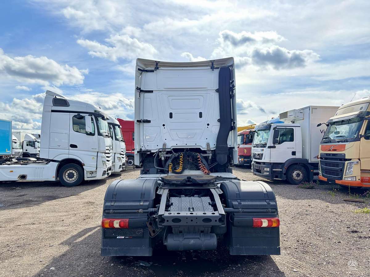Mercedes-Benz 1845 Big Space Actros, double sleeper
