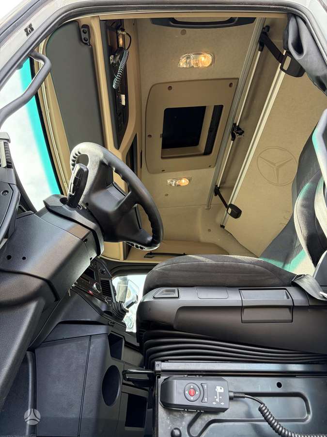 Mercedes-Benz 1845 Big Space Actros, double sleeper