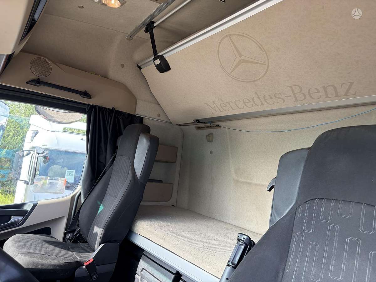 Mercedes-Benz 1845 Big Space Actros, double sleeper