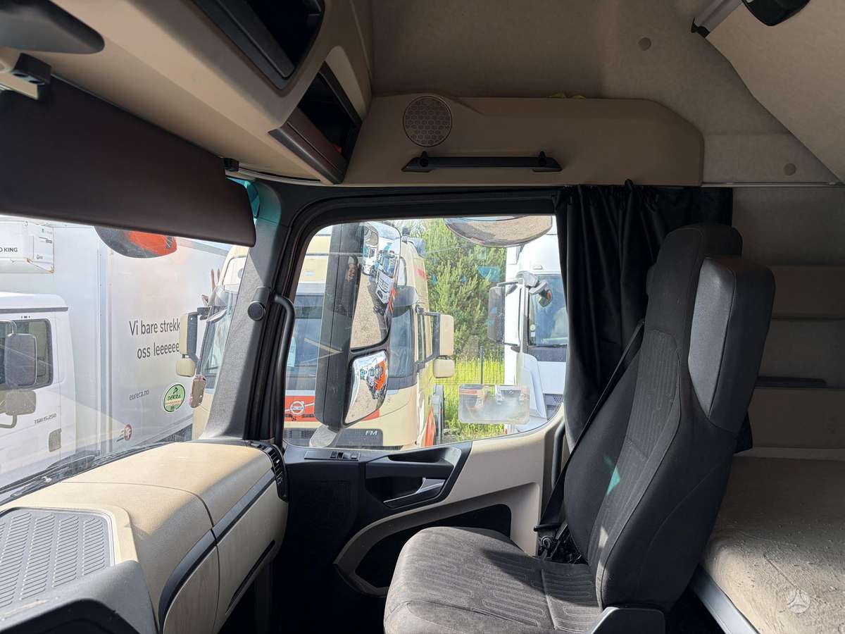 Mercedes-Benz 1845 Big Space Actros, double sleeper