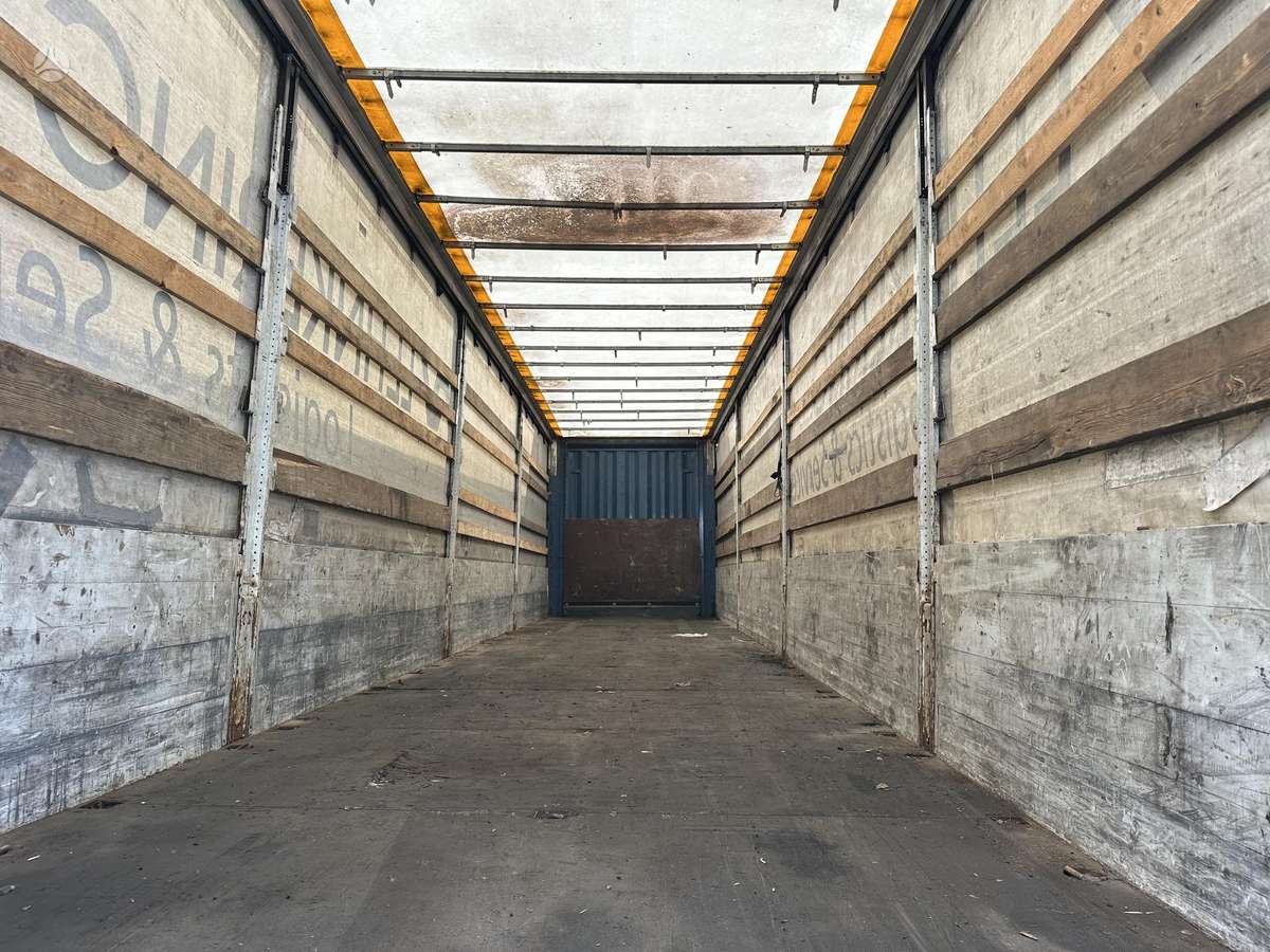 Krone, curtainsider with dropside