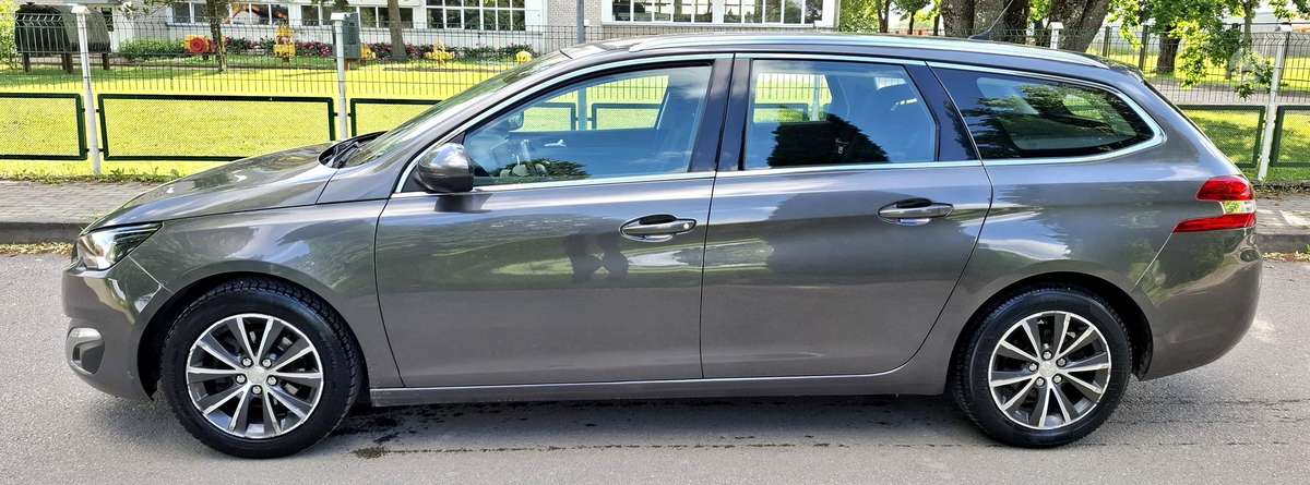 Peugeot 308, 1.2 l., Универсал