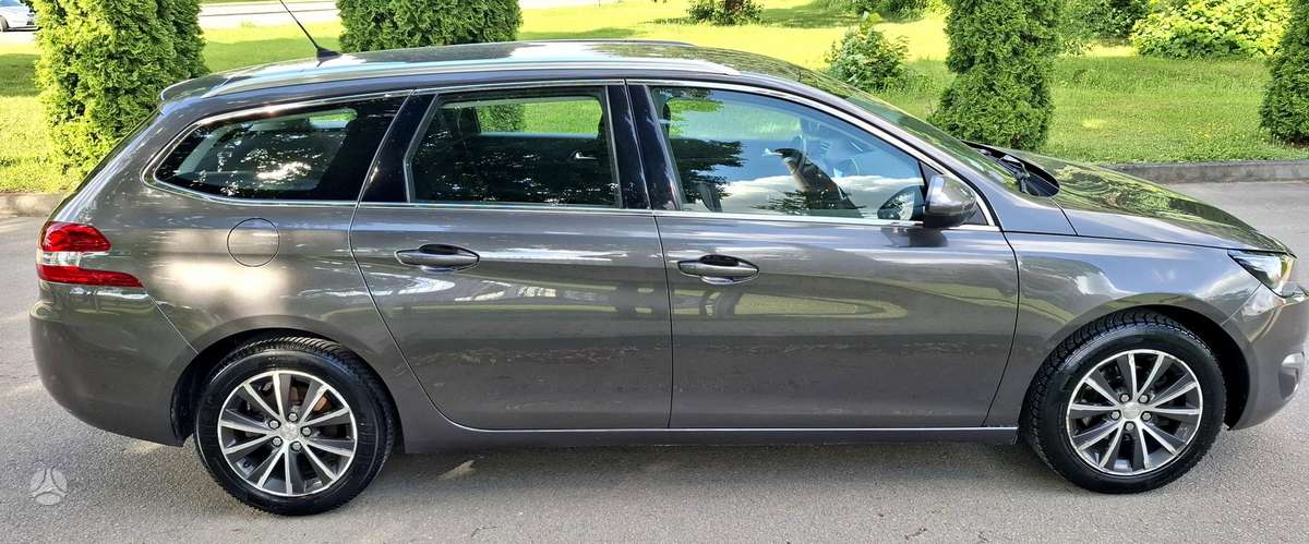 Peugeot 308, 1.2 l., Универсал