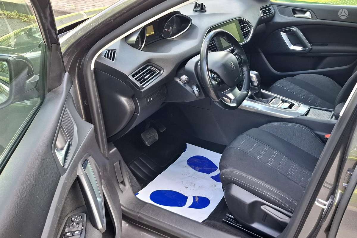 Peugeot 308, 1.2 l., Универсал