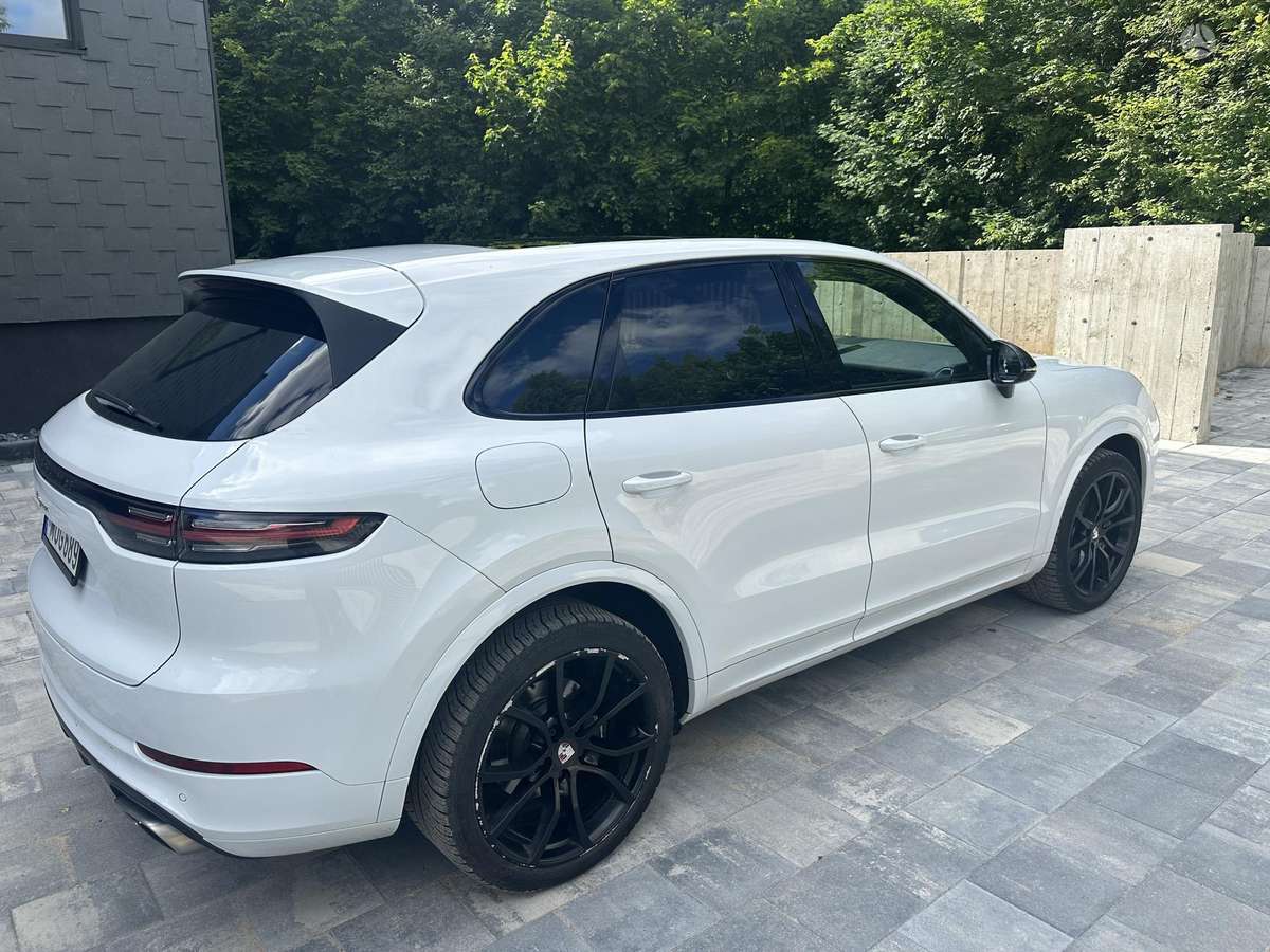 Porsche Cayenne - 1
