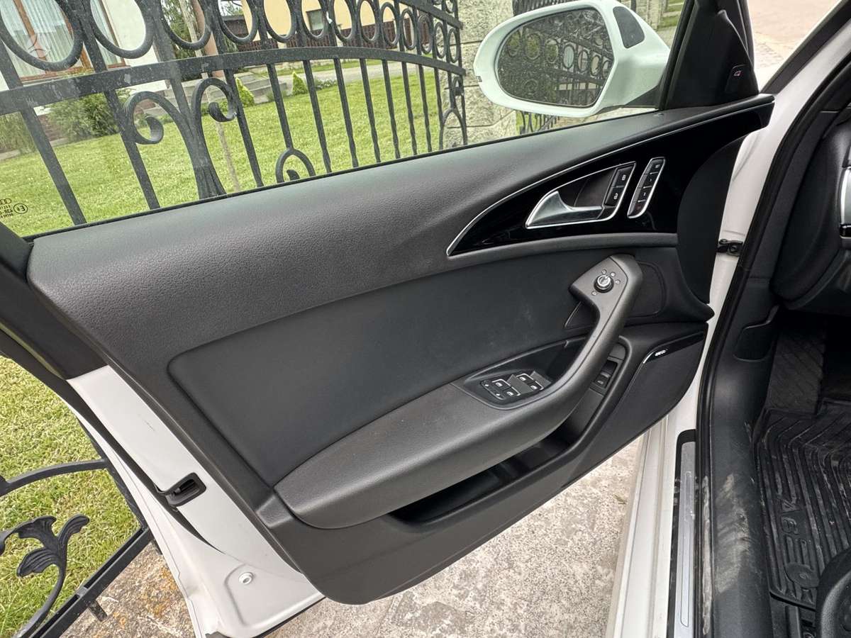 Audi A6 rezerves daļās. Pritraukejai