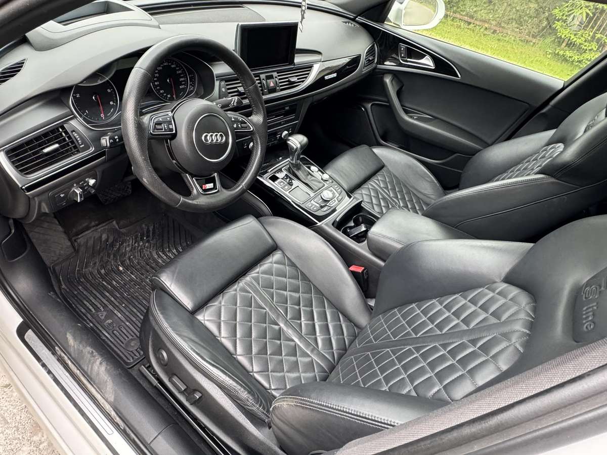 Audi A6 rezerves daļās. Pritraukejai