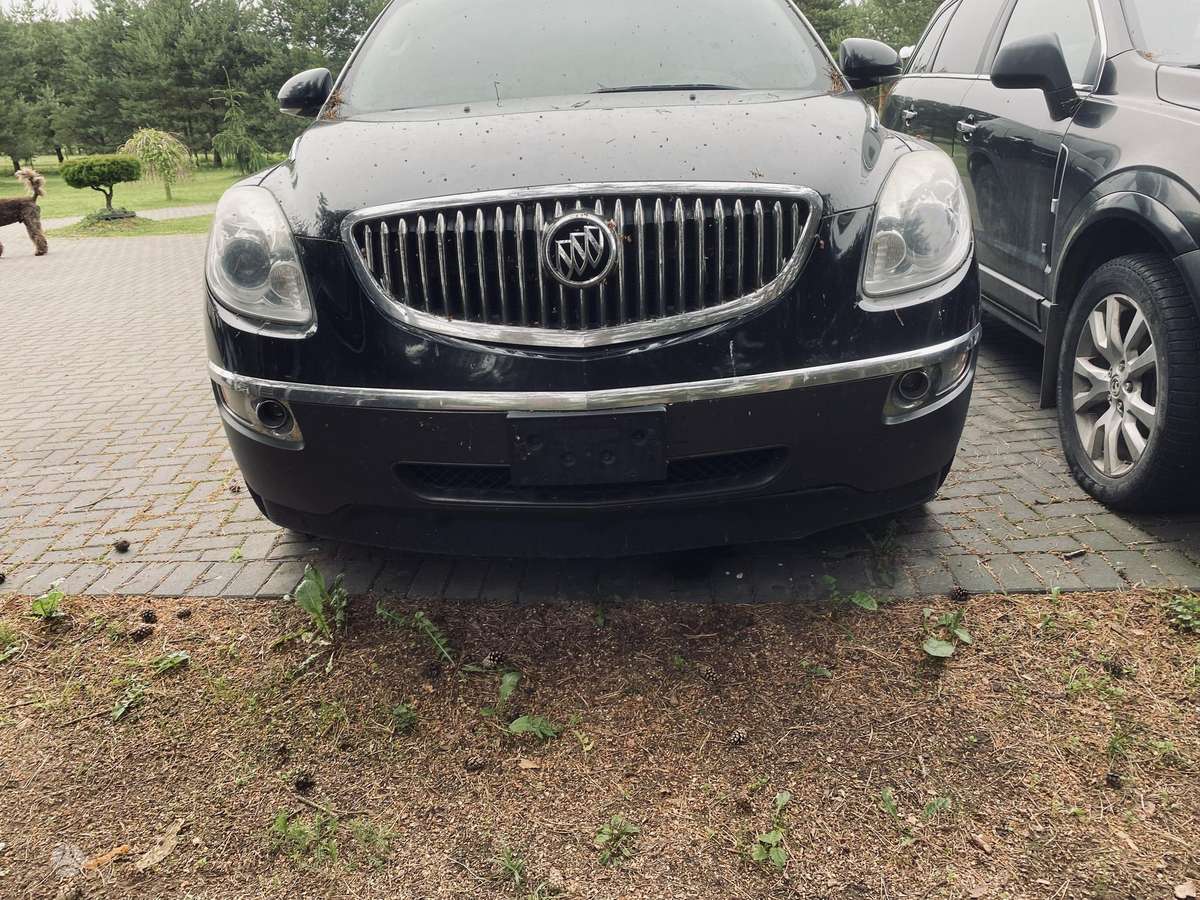 Buick Enclave, Универсал