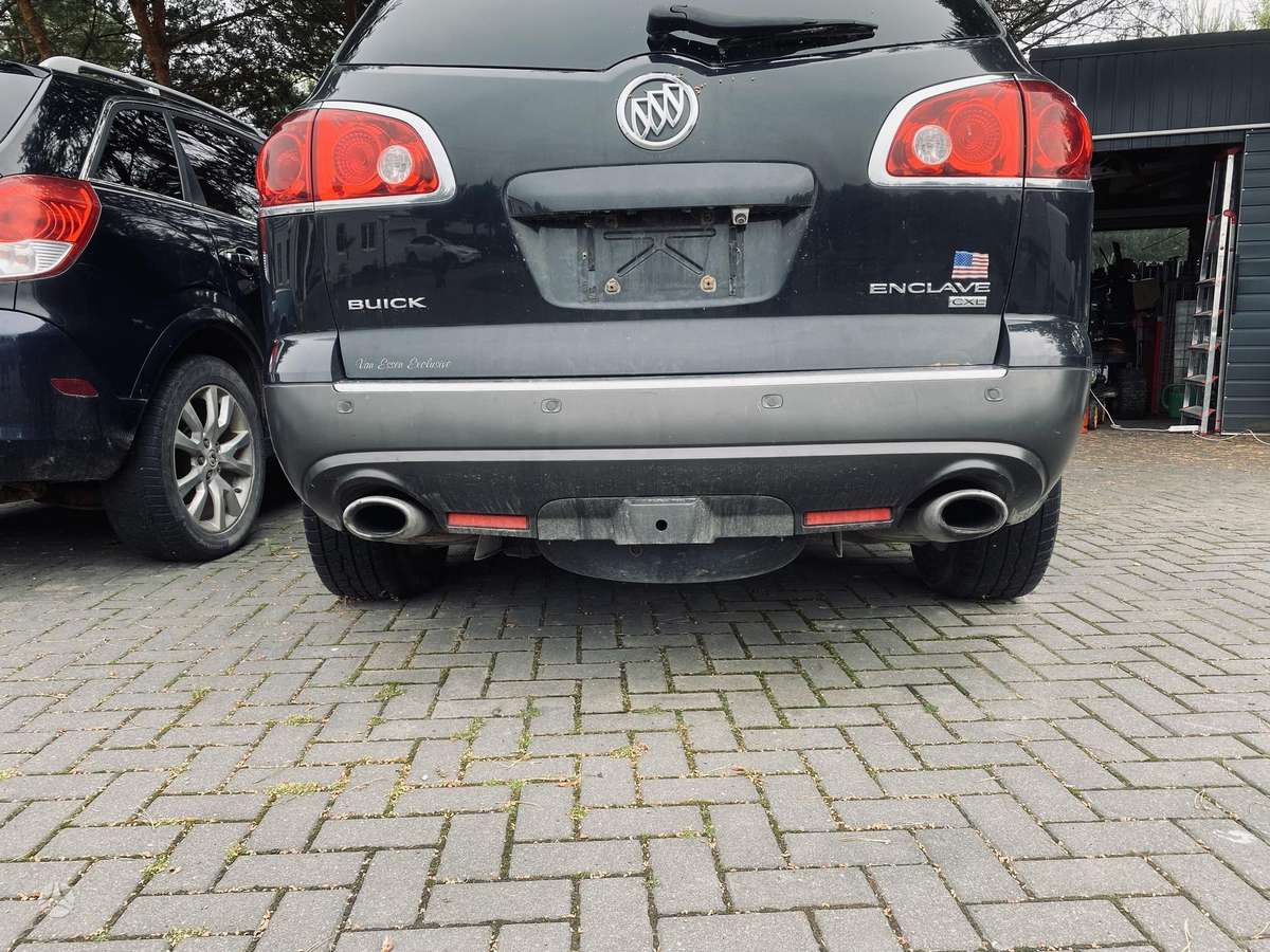 Buick Enclave, Универсал