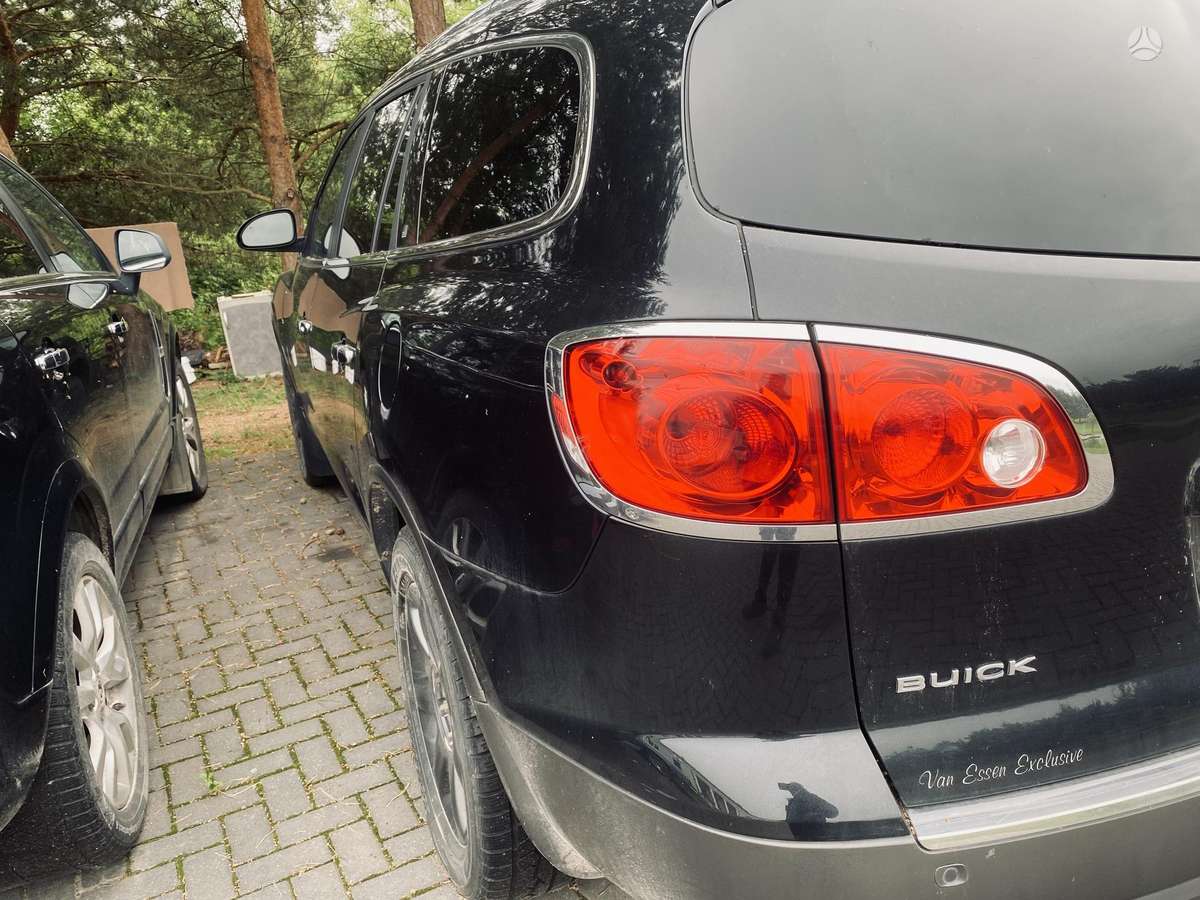 Buick Enclave, Универсал