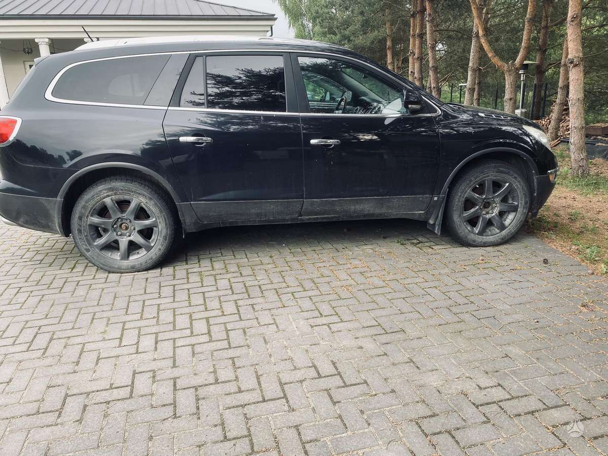 Buick Enclave, Универсал