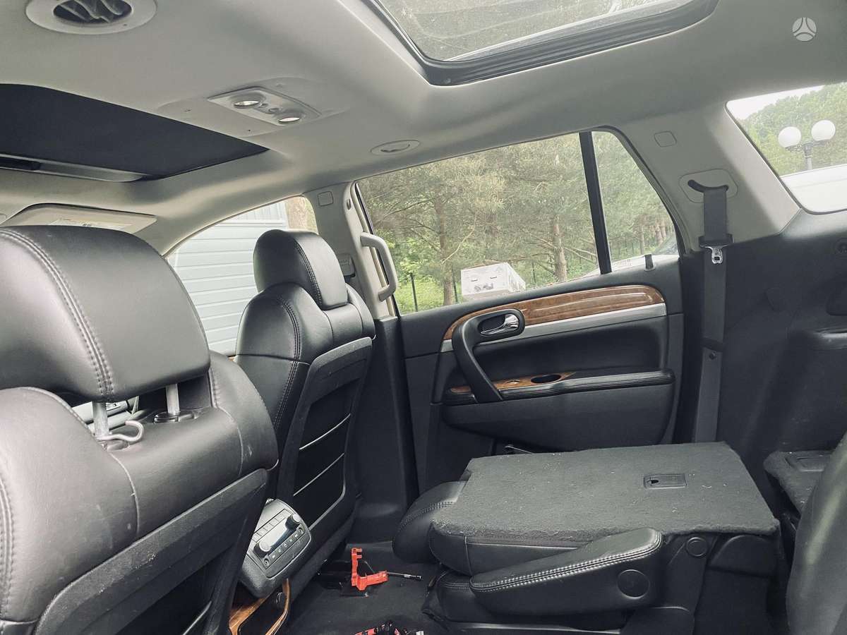 Buick Enclave, Универсал