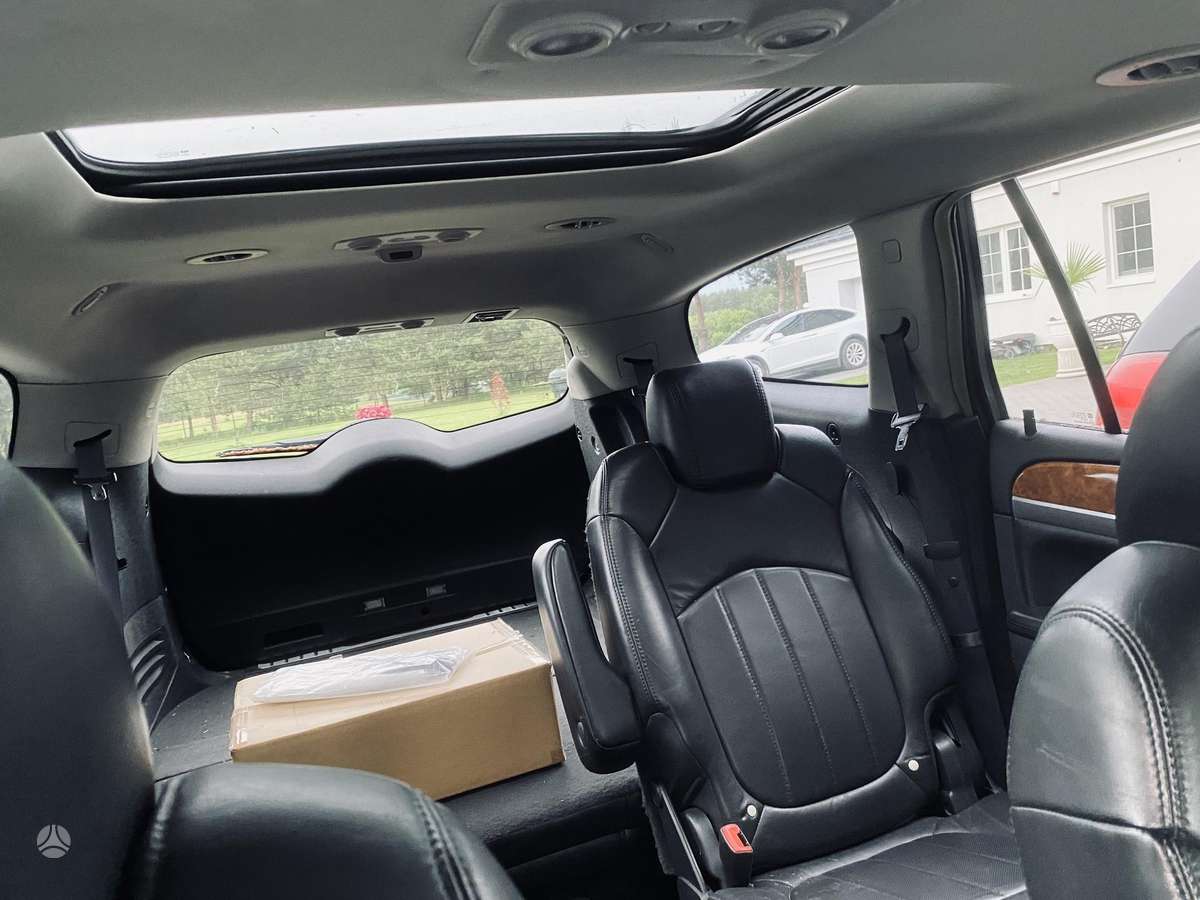 Buick Enclave, Универсал