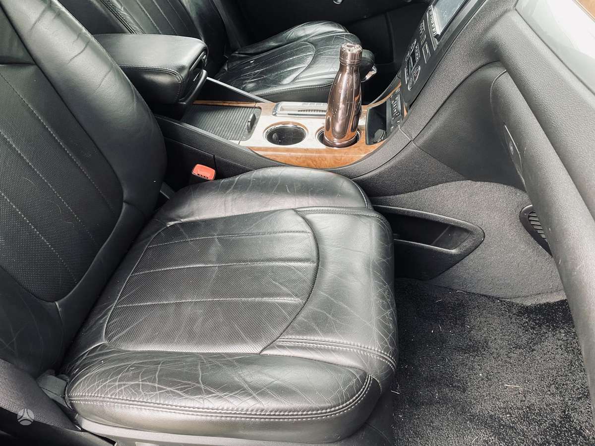 Buick Enclave, Универсал