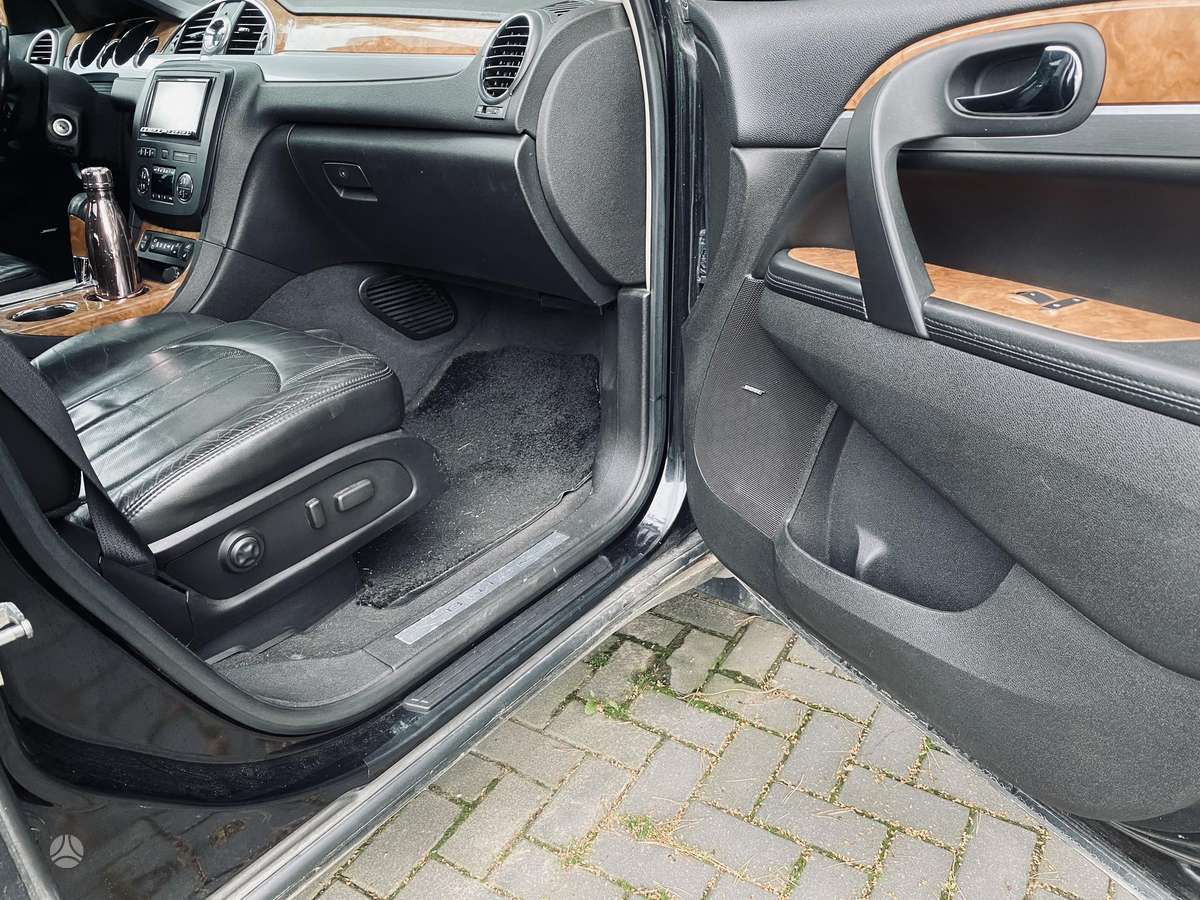 Buick Enclave, Универсал