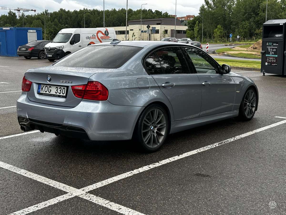 BMW 330, 3.0 l., Седан