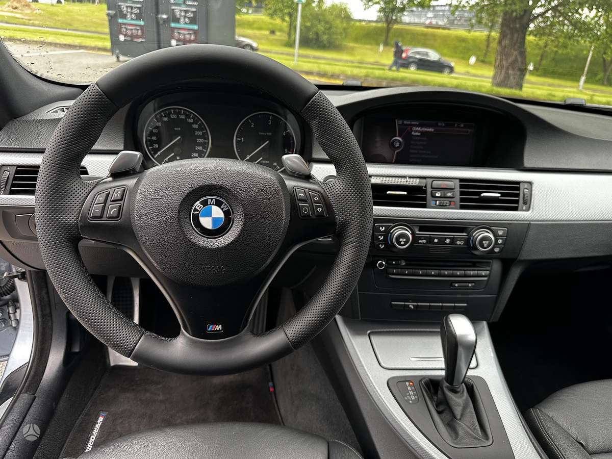BMW 330, 3.0 l., Седан