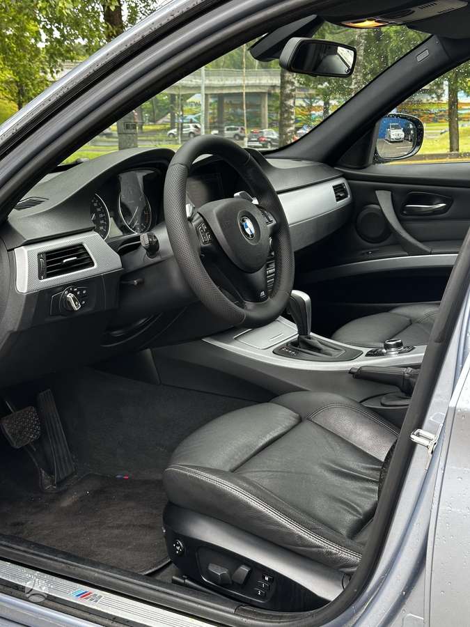 BMW 330, 3.0 l., Седан