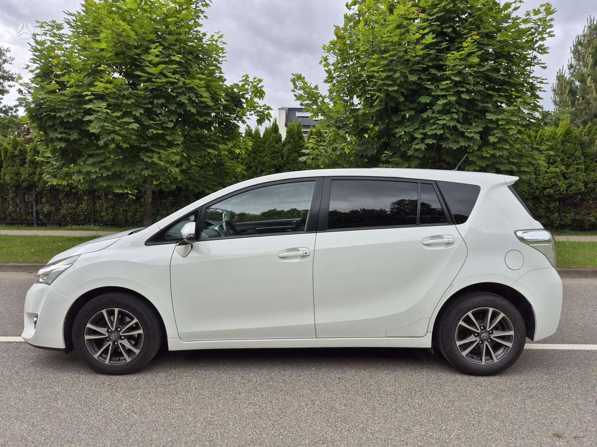 Toyota Verso, 2.0 l., wagon
