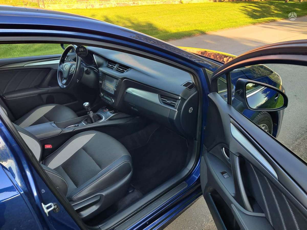 Toyota Avensis - 10