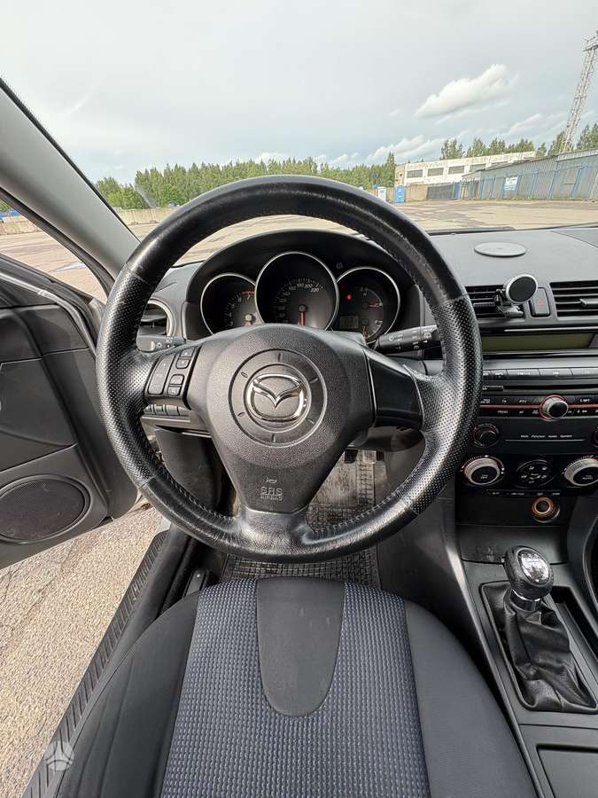 Mazda 3, 1.6 l., hatchback