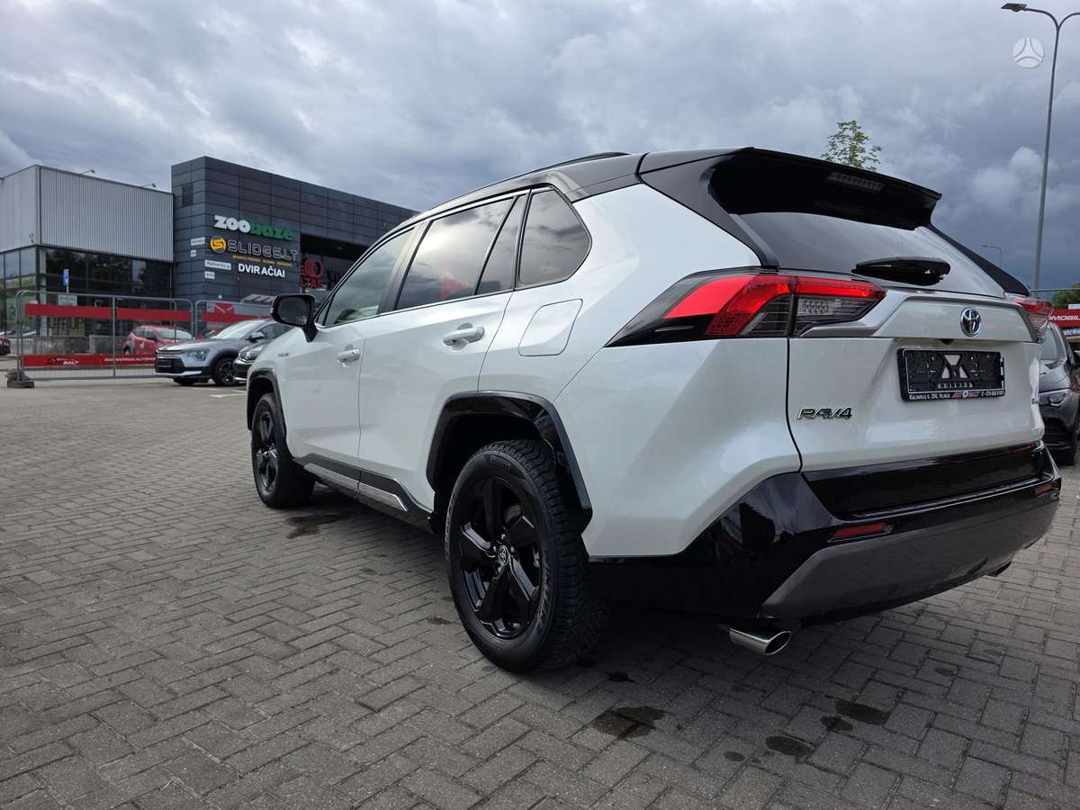 Toyota RAV4 - 6