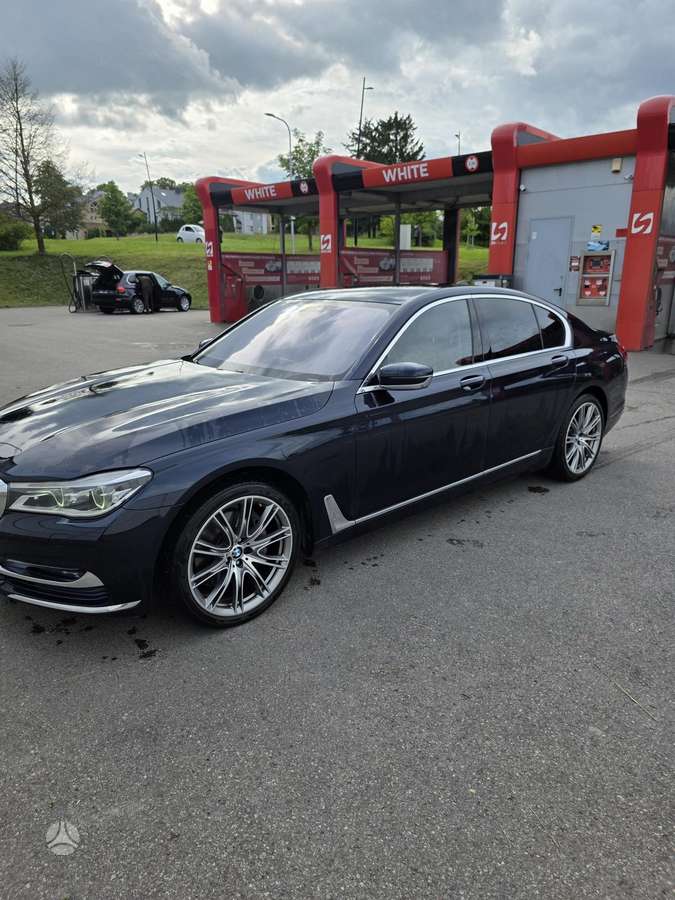 BMW 740, saloon / sedan