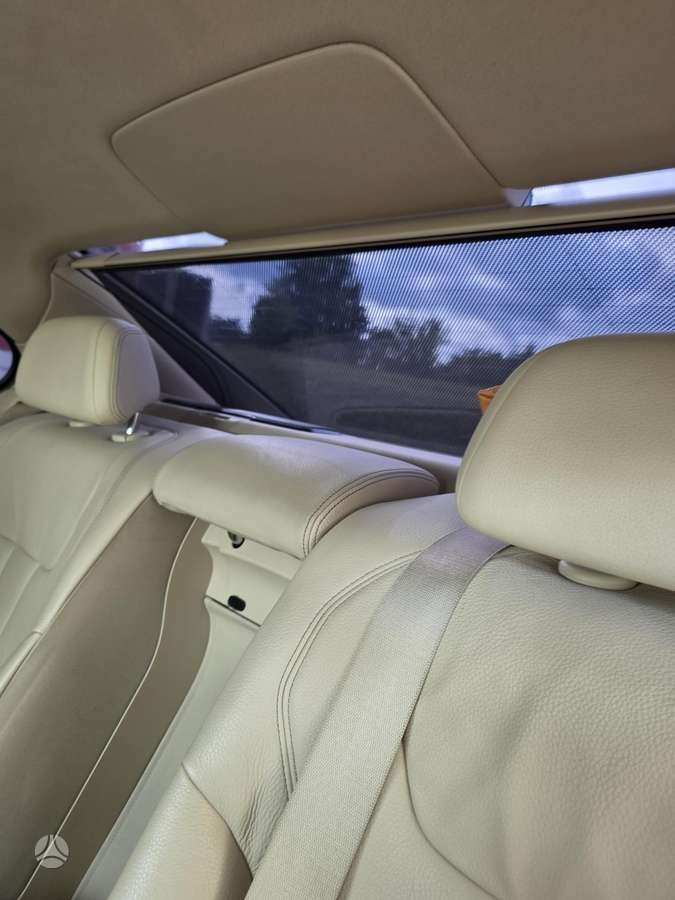 BMW 740, Седан