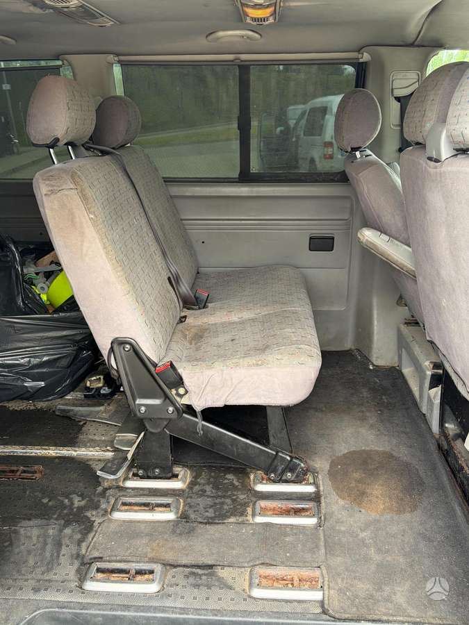 Volkswagen Transporter - 1