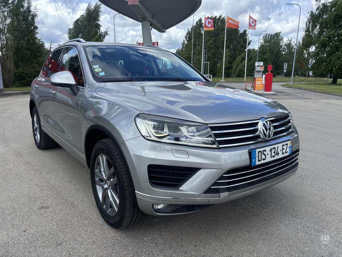 Volkswagen Touareg - 1