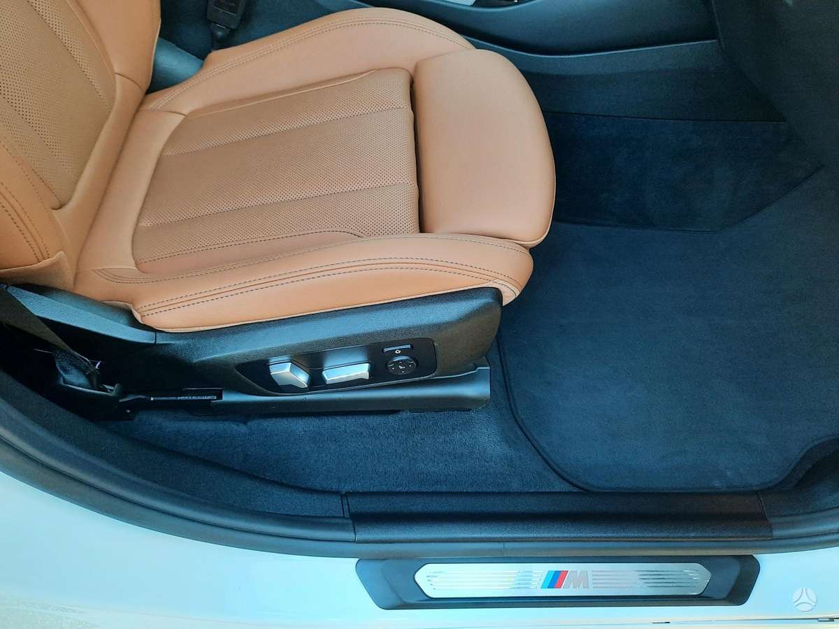 BMW X3, 2.0 l., Минивэн