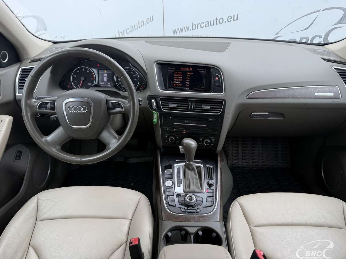 Audi Q5, 3.2 l., off-road / crossover