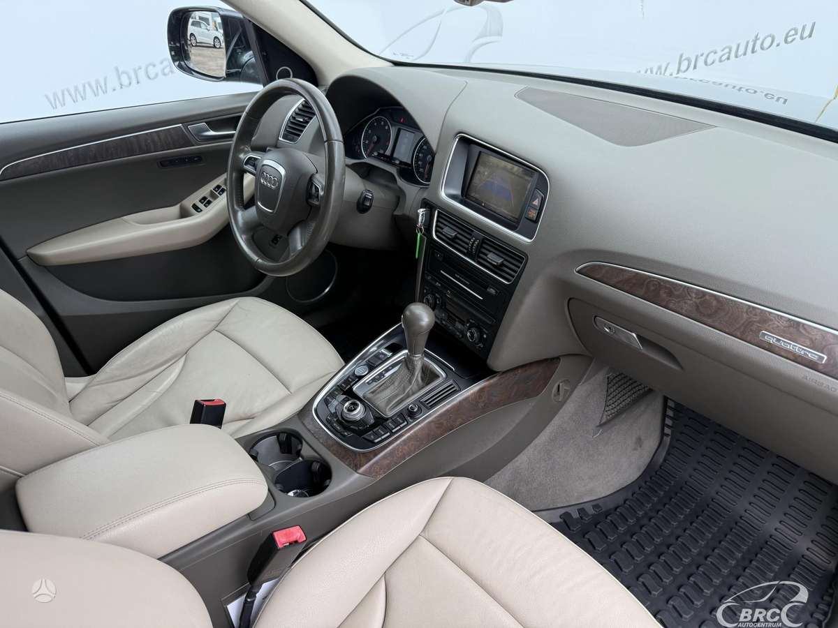 Audi Q5, 3.2 l., off-road / crossover