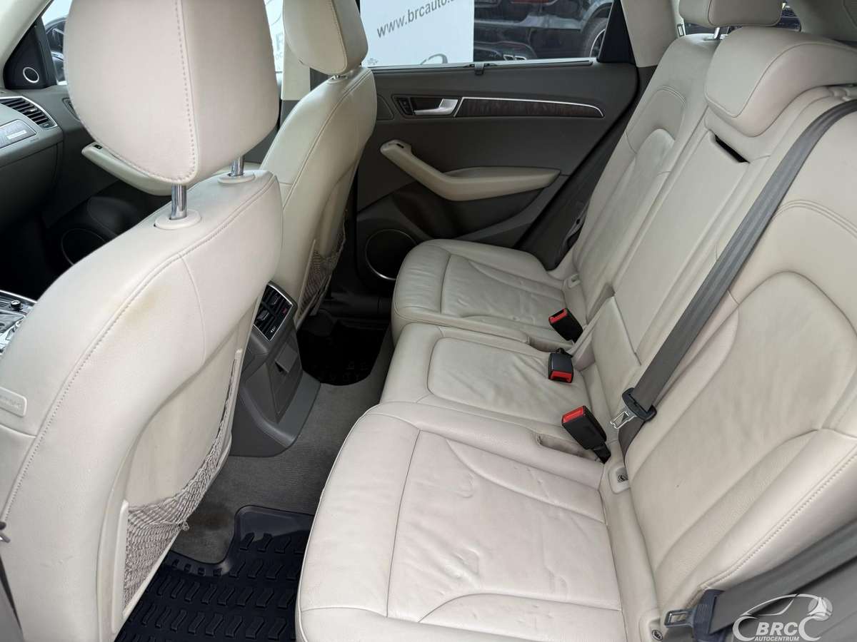 Audi Q5, 3.2 l., off-road / crossover