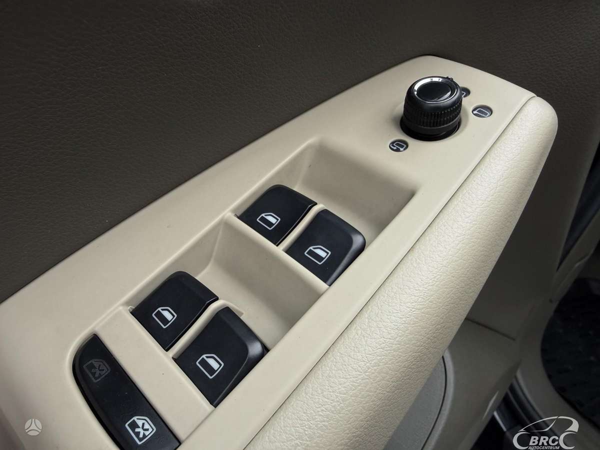 Audi Q5, 3.2 l., off-road / crossover