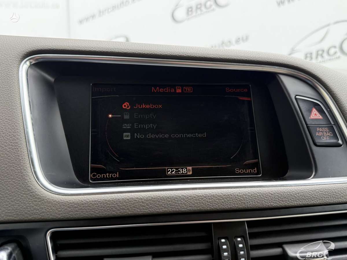Audi Q5, 3.2 l., off-road / crossover