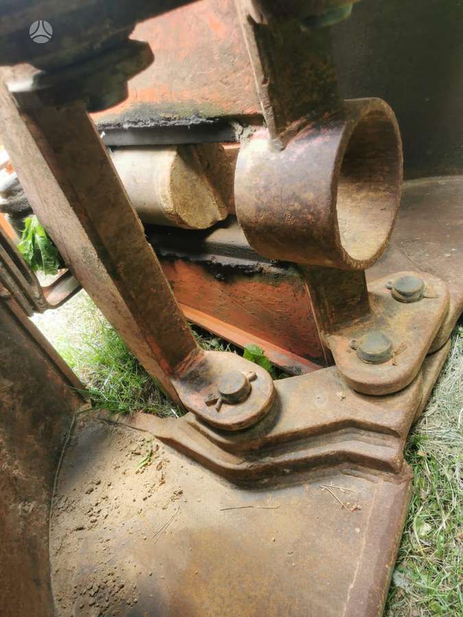 Atlas 225LC, grapples