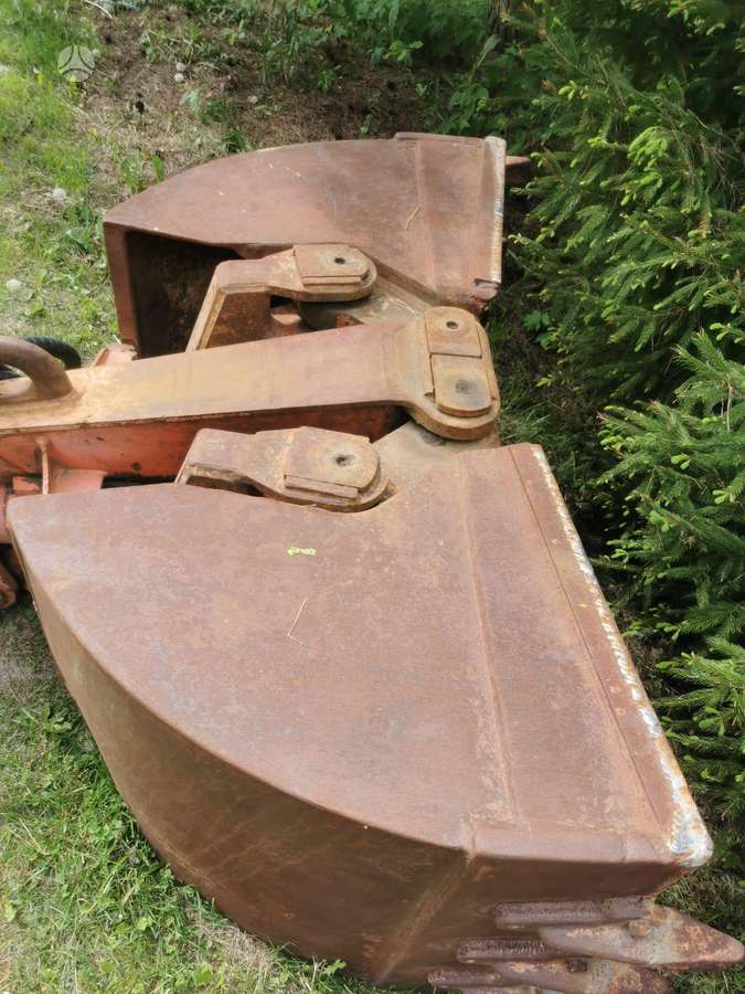 Atlas 225LC, grapples